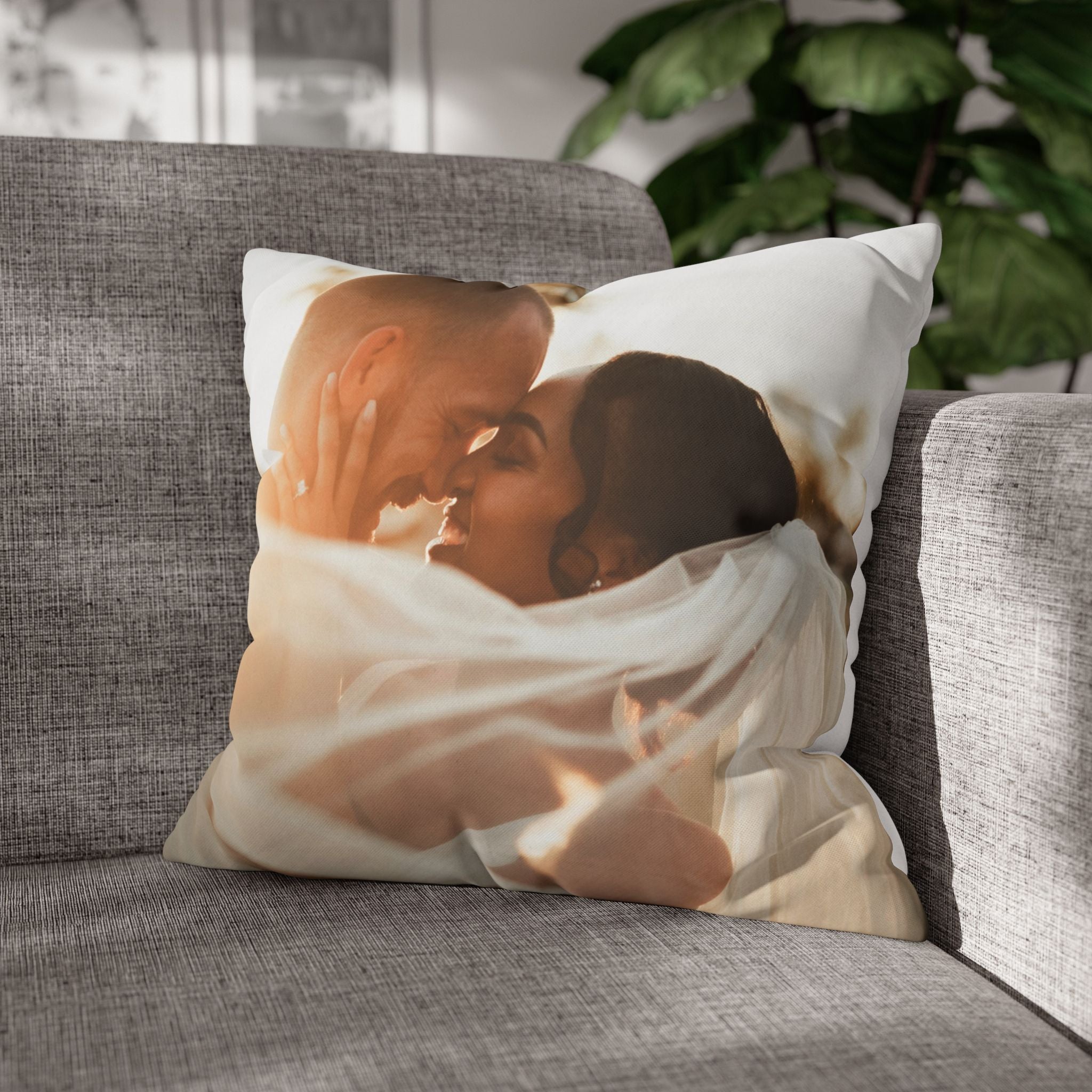 Concealed metal zipper detail on the wedding photo pillow cover
